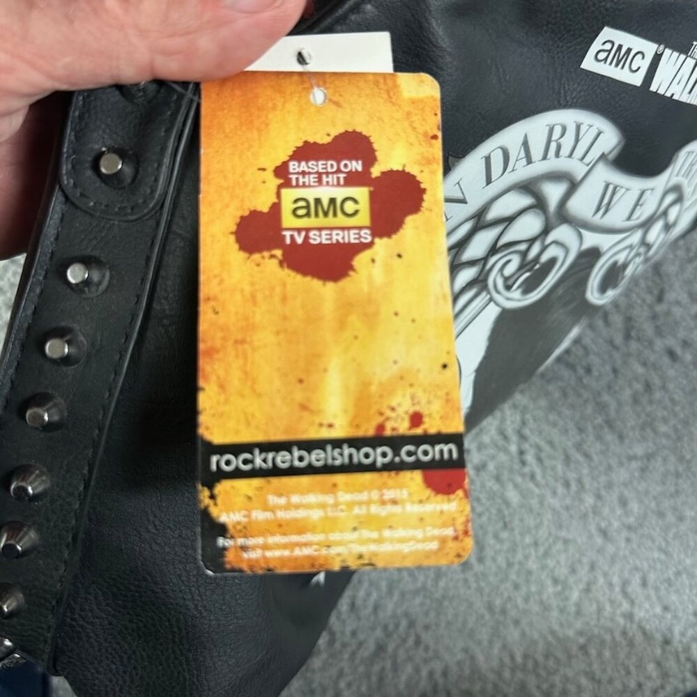 Officially licensed Walking Dead handbag with "In Daryl We Trust" on Front NWT - Picture 11 of 11